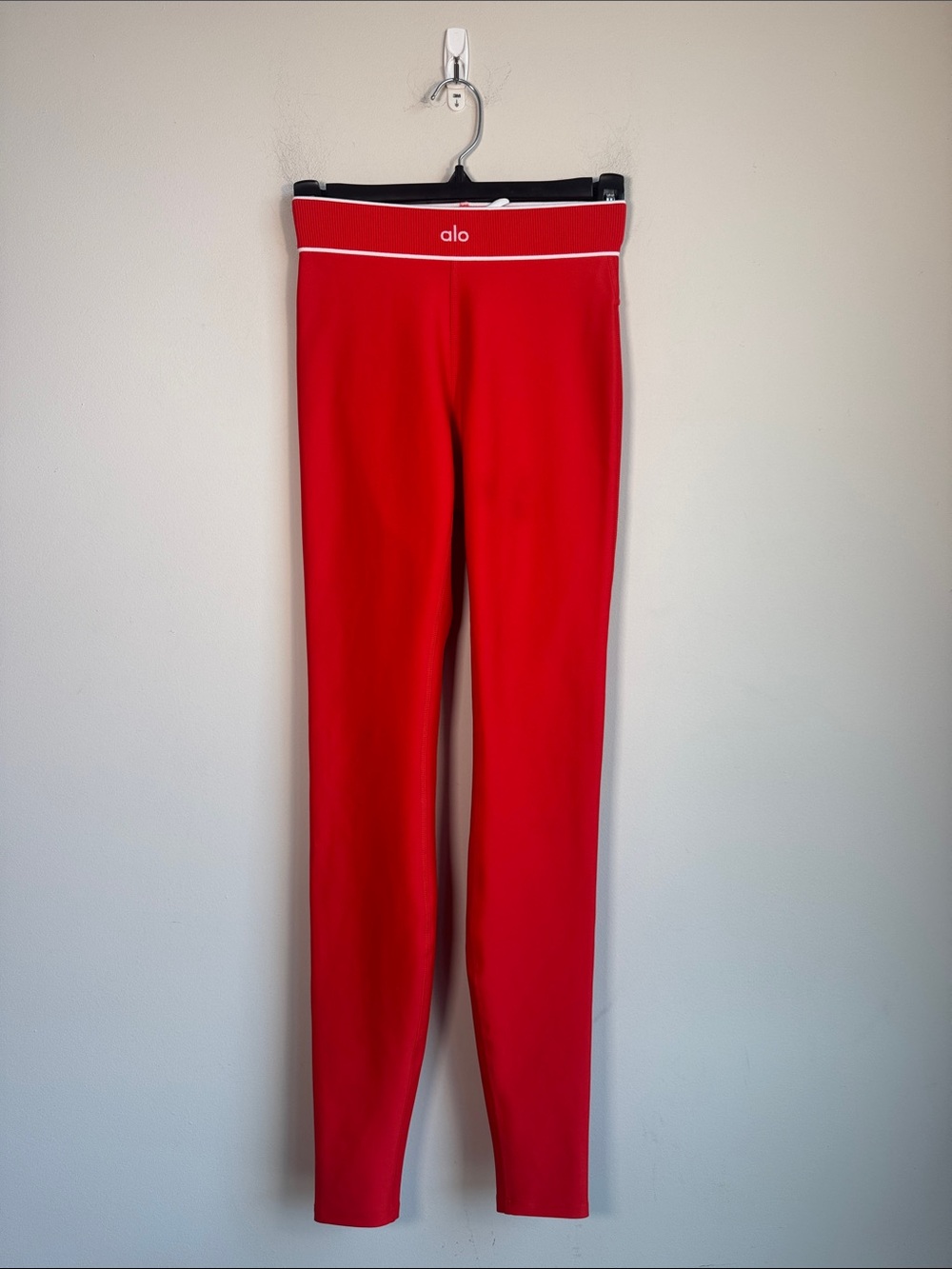 ALO Yoga Airlift High-Waist Alignment Legging in Bright Red/White - XXS - Picture 3 of 6
